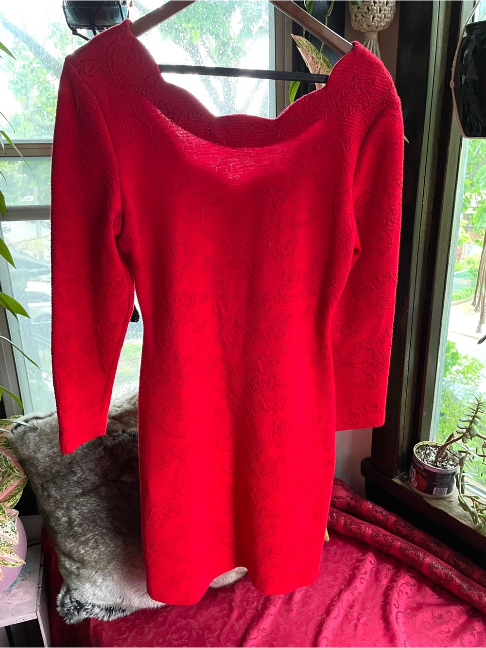 Vittoria Virini Red Scallop Neck Longsleeve Dress